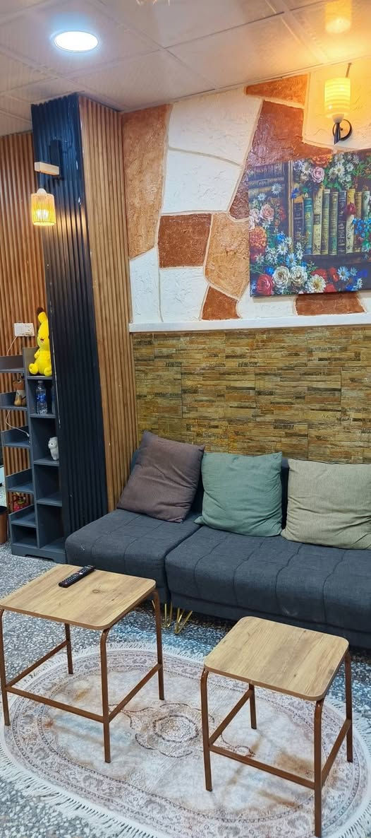 🏡 شقق دجلة المؤثثة للطالبات فقط 🚺

تتوفر شقق مؤثثة VIP للإيجار في منطقة علي الصالح مباشرة على الشارع التجاري/ شارع المركز/(خلف مطار المثنى سابقًا) بموقع مميز وهادئ.
 تبعد الشقق حوالي 10- 20 دقيقة فقط عن:

📍 جامعة آشور
📍 جامعة المأمون
📍 جامعة التراث
📍 الجامعة العراقية للعلوم 
📍جامعة النخبة

مميزات الشقق:
✅ أثاث حديث ومتكامل
✅ غرف مريحة ومطبخ مجهز بالكامل مع حمام وصحيات غربي. 
✅ تكييف تبريد وتدفئة 
✅ إنترنت (Wi-Fi) مجاني (( وقريبا خدمة Starlink )) 
✅ بيئة دراسية آمنة وهادئة مع دخول ذكي للشقة ( رمز سري) مع كاميرات مراقبة خارجية. 
✅ وجود مطعم ماكولات شرقي وغربي في نفس البناية. ويوجد بالقرب من البناية صيدلية ومكتبة واسواق ومحل خضروات وفواكه 🍌🍎🥬وصيرفة ومطاعم شوي دجاج وسمك 🪿🦈 
🪜سهولة الوصول إلى جميع المناطق الحيوية في بغداد { كرخ ورصافة}

💸 الإيجار الشهري للسرير الواحد في غرفة زوجية او ثلاثية حسب حجم الغرفة:
350 الف دينار طابق ارضي وأول
325 الف دينار طابق ثاني  بدون مصعد كهربائي
♟ ملاحظة: يدفع نصف الإيجار الشهري لشهري تموز وأب. 

📣 الوثائق المطلوبة: 
🌹نسخة من البطاقة الموحدة. 
🌹الهوية الجامعية مجددة حسب الأصول. 
🌹بطاقة السكن. 
🌹 توقيع تعهد خطي من قبل الطالبة بالالتزام بتعليمات السكن الطلابي
🔥 ملاحظة مهمة:
♟️السكن مخصص للطالبات فقط وليس للموظفات. 
♟️تعطى الافضلية للسكن لطالبات كليات الطب وطب الأسنان والصيدلة

📞 للاستفسار والحجز وطلب إرسال الموقع الاتصال:
واتس اب ***********
ايميل: dijilahbaghdad@gmail.com,
