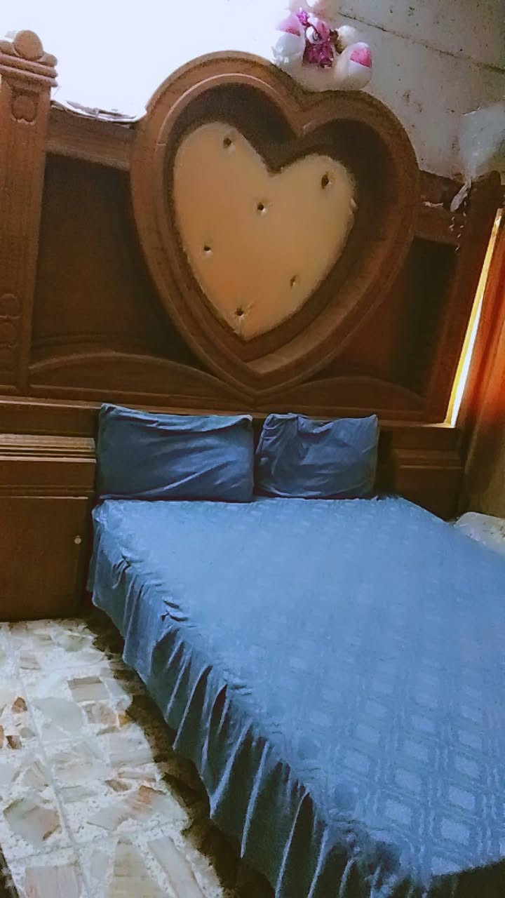 غرفه البيع مستعجلين على بيعه سعرها مليون و800بيه مجال غرفه تكسام خشب ثقيل ***********
