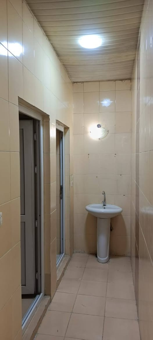 🏠 للبيع بيت سكني مميز في مجمع الزيتون

📍 الموقع: مجمع الزيتون، قريب من جامع دار السلام والمدرسة الكردية والأسواق، وقريب من جميع الخدمات.

📐 المساحة: 200 متر
🛏️ غرف النوم: غرفتان
🏡 الطابق: طابق واحد
🎨 الحالة: البيت مصبوغ حديثًا ونظيف جدًا، وجاهز للسكن.

💰 السعر: 7 دفاتر
🤝 يوجد مجال بسيط للتفاوض للجادين.

📞 للاستفسار والاتصال:
*********** كركوك, العراق
