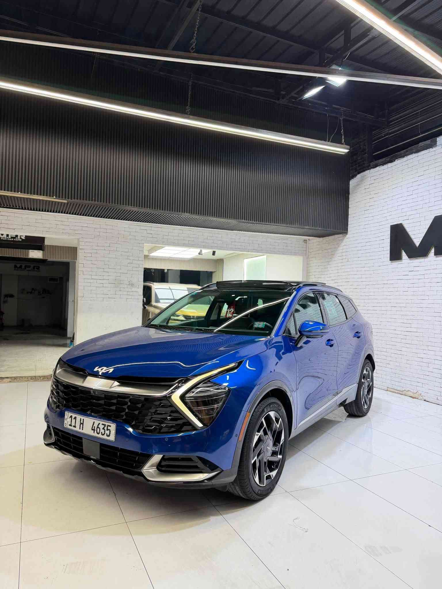 2025 kia sportage sx prestige
٢٠٢٥ كيا سبورتج اس اكس برستيج اعلى مواصفات 
محرك 2500
دخول جديد لون جويتي ازرق
ماشية 14 الف ميل وبعدها على مشي امريكا 
رقم بغداد مميز ٤ مراتب 
ضرر السيارة سطحي بدون اي دواخل شاصي ولغد كفالة
بدون ايرباك !! بدون ايرباك !! 
جاملغ جهة اليسار وبنيد صبغ

١- بانوراما 
٢- كامرات محيطية ٤ امامية وخلفية وجانبية ومن تنطي اشارة تشتغل الكامرة بالكيجات
٣- رادار امامي وخلفي وجانبي نقط عمياء وتحديد مسار وقيادة آلية
٤- حساسات امامية وخلفية 
٥- كشنات جلد اسود 
٦- كشنات كهرباء وخزن  وتبريد وتدفئة وستيرن تدفئة
٧- سستم صوت هارمن كاردن مع سبوڤر بالصندوق 
٨- لايتات عدسات 
٩- اوتو هولد 
١٠- مساعد النزول من المنحدرات 
١١- سايد بريك الكتروني بصمة 
١٢- صندوق كهرباء 
١٣- شاحن موبايل وايرليس 
١٤- تبريد مناخين منفصل امامي وخلفي 
١٥- كيجات دجتال تتغير اشكالهن مع شاشة كبيرة اكبر حجم 
١٦- انارة داخلية LED 
١٧- ويل كب حجم ١٩ 
١٨- نظام ستارت اند ستوب 
١٩- منافذ شحن بالكشن 
٢٠- تشغيل عن بعد 

السعر 228$ ورقة وبيها مجال 
***********
مكان السيارة بغداد البنوك
