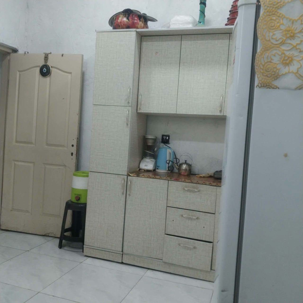 دار للبيع مساحه 300 متر طابو زراعي البناء 150 والباقي 150 حديقه مرقم بلديه 
اساس صب بناء طابوك سقف صب 
يحتوي الدار على غرفتين نوم وصاله ومطبخ واستقبال مغاسل داخليه و خارجيه 
الموقع الكوفه البراكيه شارع المطار القديم خلف اسواق الامير 
السعر 43 مليون وبي مجال للتواصل الاتصال على الرقم 
***********او مراسله الصفحه مكتب حسين الياسري للعقار والمقاولات
