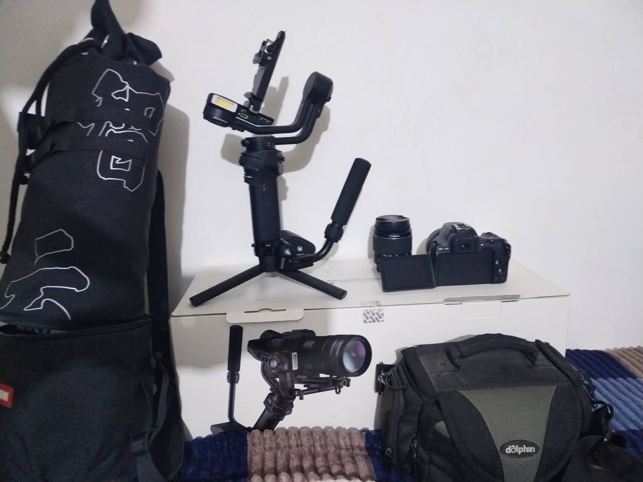 📸 للبيع | Canon D250 + Ronin Gimbal
عدة تصوير متكاملة بحالة ممتازة، مناسبة للتصوير الاحترافي وصناعة المحتوى.
✅ Canon D250 نظافة 90% ✅ عدسة 24-70mm ✅ عدسة 50mm ثابتة (Prime Lens) ✅ Ronin Gimbal (المثبت الظاهر بالصورة) ✅ جميع المعدات تعمل بكفاءة عالية وجاهزة للاستخدام.
🔹 مناسبة للتصوير الفوتوغرافي، الفيديو، الإعلانات، وصناعة المحتوى. 🔹 استخدام شخصي وحالة جيدة جداً. 🔹 لا تحتاج أي صيانة.
📍 الموقع: [بغداد]  📩 للاستفسار والمفاوضة على الرقم الاتي :***********

