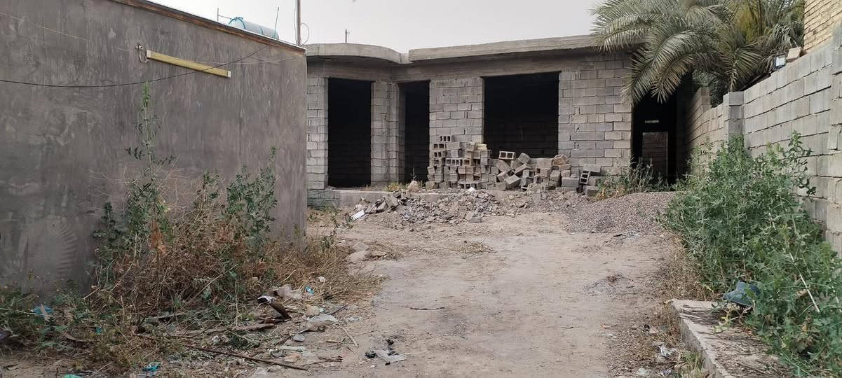 للبيع هيكل + محلات عدد(  ٢ ) سند زراعي 

المساحه بالسند ٣٢٥ 

المساحه واقع حال ٤١٥ متر 

الموقع - جمعية الامام - حي الزهراء - في الفرع  المجاور لمطعم مشاوير 

يحتوي على 
١- غرف نوم عدد ٢ 
٢- استقبال مفتوح ع الهول 
٣- صاله داخليه 
٤- مطبخ حار وبارد 
٥- كراج كبير
٦- حديقة 
٧- مناور 
٨- تبليط كهرباء وخدمات وماء ومجاري @
٩- محلات عدد ٢ القياسات ٤ *٦ سيراميك جداري وارضي 
للاستفسار اتصل 
*********** - ***********
