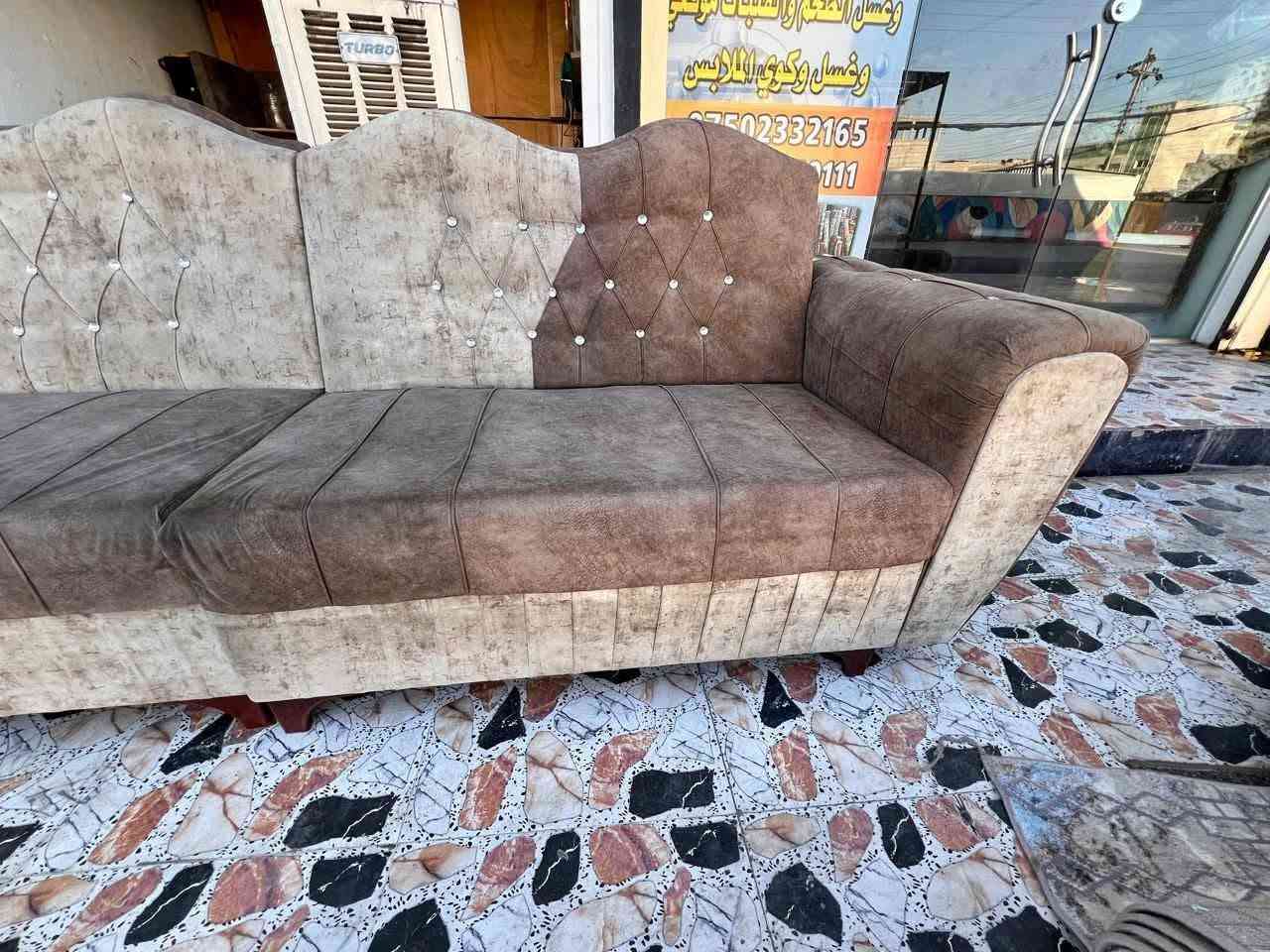 طخم ديوان تركي ثقيل ٧ امتار ونص نظيف حيل ب170 الف

نص مكتوب في الصور:
- ***********
- ***********