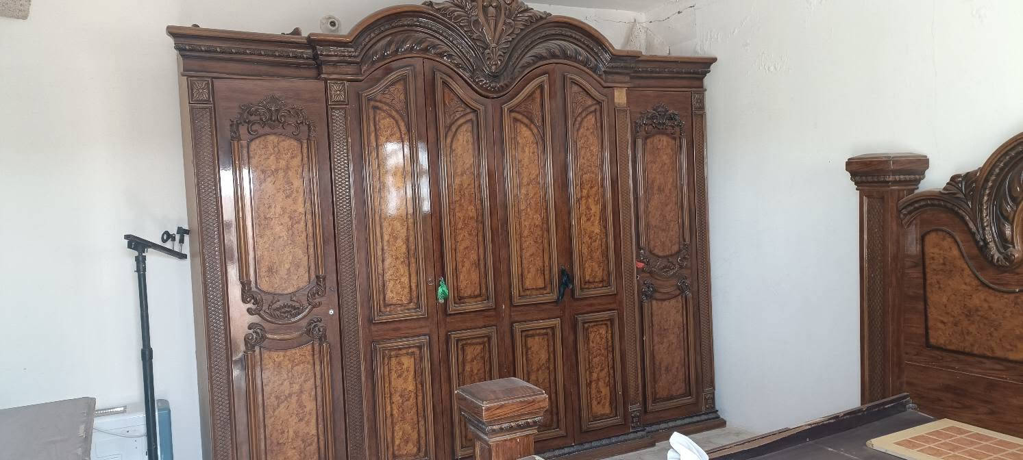 غرفه نوم ماليزي للبيع كنتور ابو4بيبان عوزهه ترتيب اقفاله السعر 250وبيه مجال
***********
