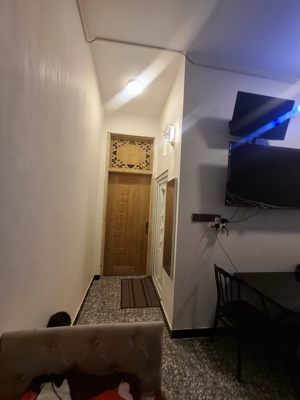 مشتمل ١٠٠ متر بناء حديث طابق واحد طابو زراعي سند ٢٥ بحي النصر الساده ابو خطه قرب المولده الثانيه سعره ٥٧ وبي مجال  ***********
