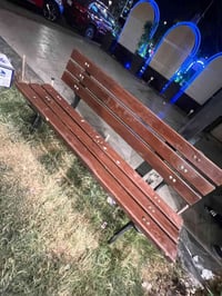 مقعد حدائق لبيع خشب وحديد نفس الي بل متنزهات السعر 180الف وبي مجال خاب...