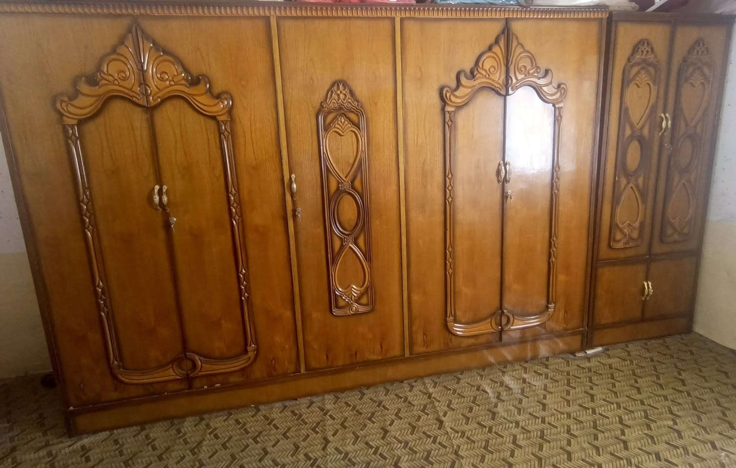 سلام عليكم
غرفه اخشاب للبيع نظيفه ٤ قطع كدام عينك سعر 950 وبيها مجال 
***********
