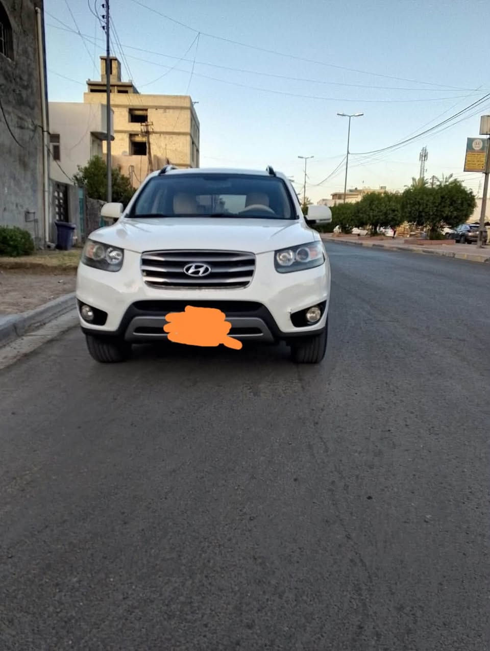 السلام عليكم للبيع... هونداي
سنتافي 2012 خليجي
فول مواصفات
رقم أربيل تحويل بأسمي 
سنوية للـ 2030
السيارة محرك وكير وصدر 
وتخم تاير كله تمام
مواصفات
مكينة 2400 دوش
7 راكب
3 قطع تبريد
اشاير بلمري ويل كروم فراشه 
فتحة سلايد روف
تحكم ستيرن جهتين
داخل بيجي
 ثلاجة 
بصمة
سيارة جاهزة وخير من الله
ملاحظة سيارة بيه مكانات صبغ بدون دواخل
مكان سيارة بغداد الجديدة 
سعر 128 بيه مجال بسيط
رقم الهاتف /***********
