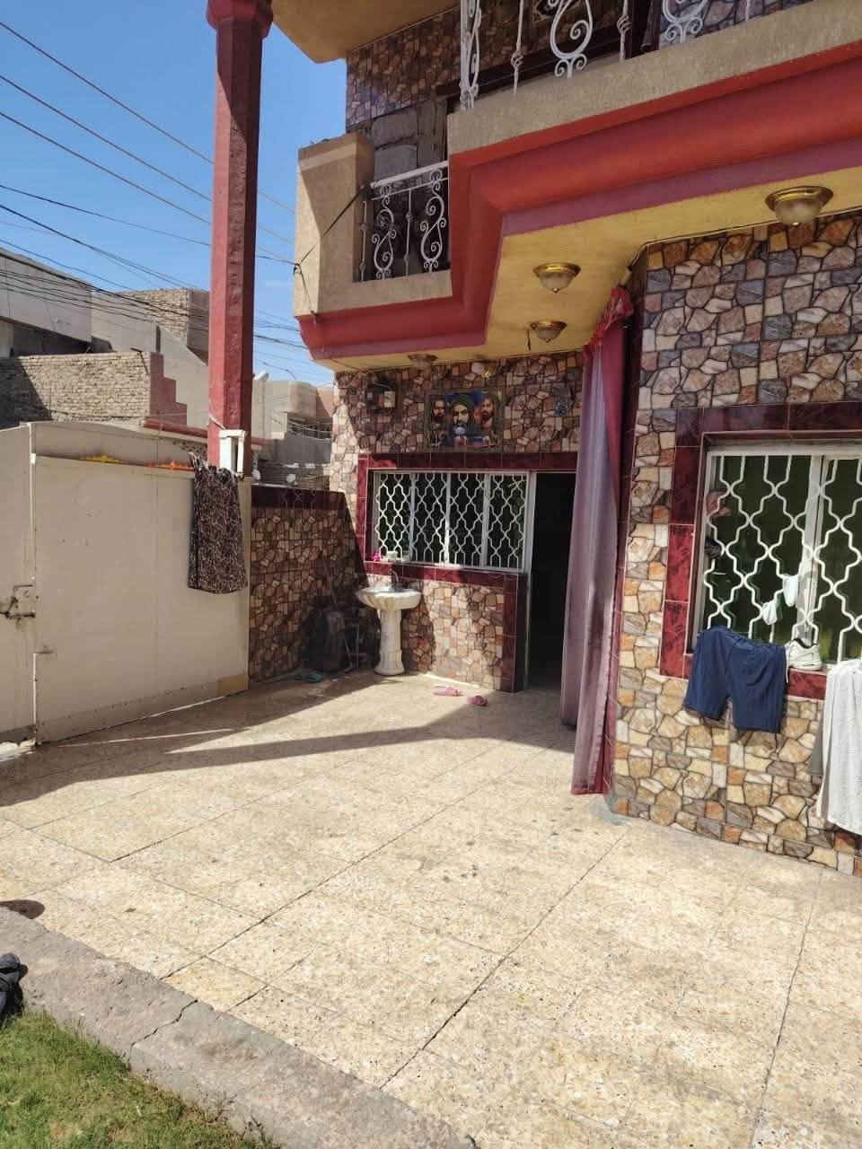 🏡 بيت للبيع – حي الشاوي
📍 الموقع: حي الشاوي (ركن)، خلف الشارع العام مباشرة.
📐 المساحة: 275 م
🛣️ عرض الشارع: 16 متر

تفاصيل العقار:
🔹 الطابق الأرضي:
غرفة
صالة
كليدور
مطبخ
صحيات داخلية وخارجية
طارمة
حديقة بمساحة 40 م
🔹 الطابق الثاني:
غرفتا نوم
سطحان
🔹 المشتمل:
غرفة كبيرة
مطبخ
صحيات
مسلك مستقل
📞 للاستفسار: *********** 

#عقارات_بابل #بيت_للبيع #حي_الشاوي #الحلة #عقار_للبيع #طابو_صرف #استثمار_عقاري #بيوت_للبيع #بابل #العراق
