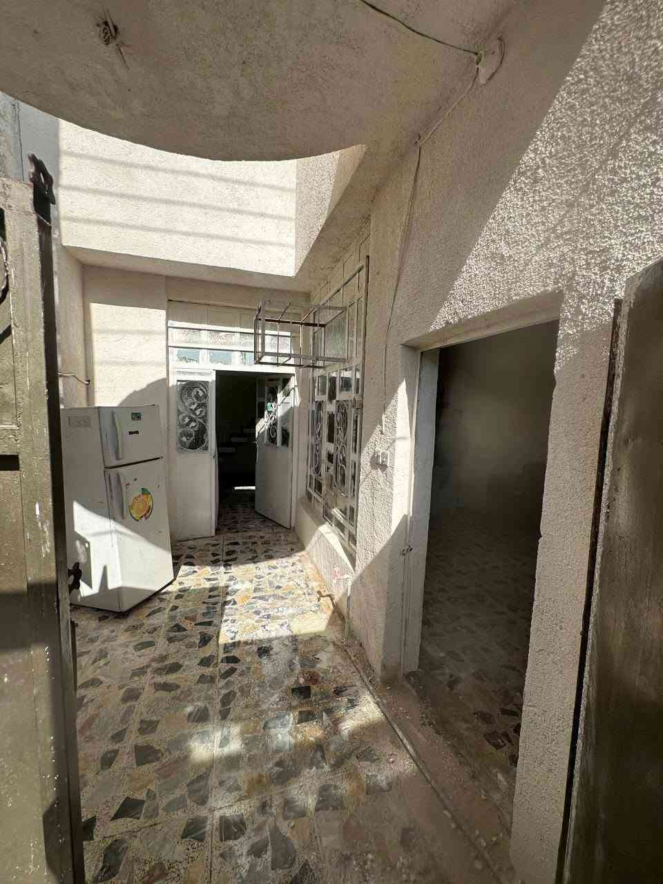 دار للبيع مساحه ٧٥متر واقع حال ٨٠متر البيت ركن على شارع عريض مقابل مدرسه احمد راضي قرب مستشفى التركي وجامع الشهيد رائد السعر ٦٠وبي مجال للاستفسار الاتصال على الرقم يوجد واتساب ***********
