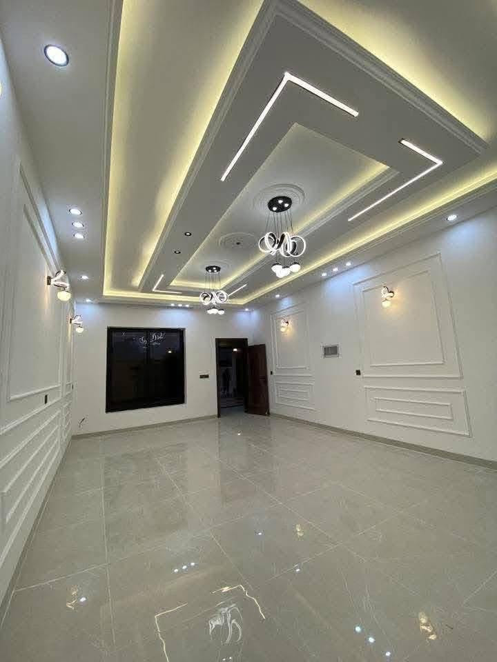 للبيع بيت 🏠 
300 متر 
تكريت الديوم ال 14 الف 
شغل درجه اولى 
سحب مغربي واجهه حجر 
صحيات دفن 
خمس غرف نوم 
سبع مجاميع صحيه
السعر 240وبي مجال 
للستفسار ***********

