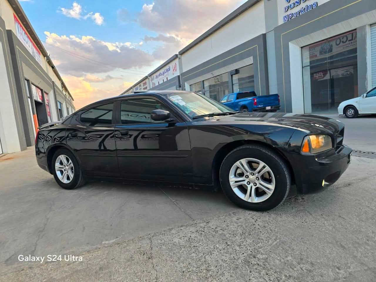 دوج جارجر Sxt
السعر 98 $
موديل 2010
محرك 6 سلندر 3600 اصل ABS
كير اتوماتيك شرط المحرك والكير والاكسل
رقم اربيل دولي باسمي شرط التحويل
فول مواصفات كشن جلد+كهرب
فتحه سقف
شاشه كامرا كروز سرعه 
نضام تركشن مانع انزلاق
تبريد قطعتين
ويل كب طخم تاير جديد
ضررها جاملغ امامي يمين +ربع جاملغ خلفي بشرط بلا دواخل

*********** موصل المصارف

نص مكتوب في الصور:
- Galaxy S24 Ultra