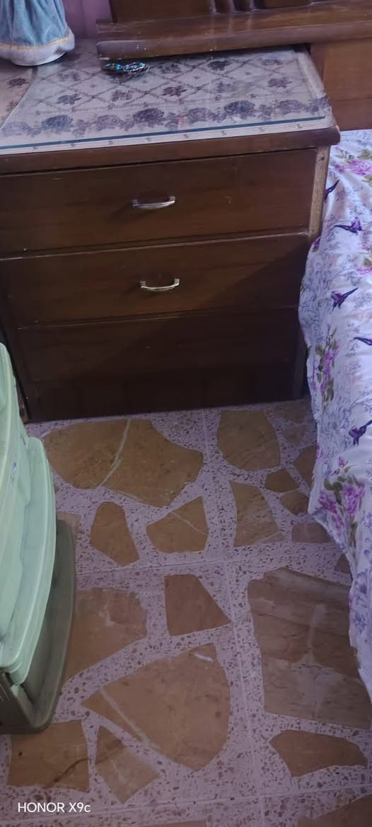 السلام عليكم غرفه اخشاب للبيع غرفه كامله وجاهزه وجربايتها موجوده نقصها بطل تلميع اخشاب مكاني الغزاليه السعر 650 وبيها مجال بسيط رقمي *********** متوفر واتساب

نص مكتوب في الصور:
- HONOR X9c