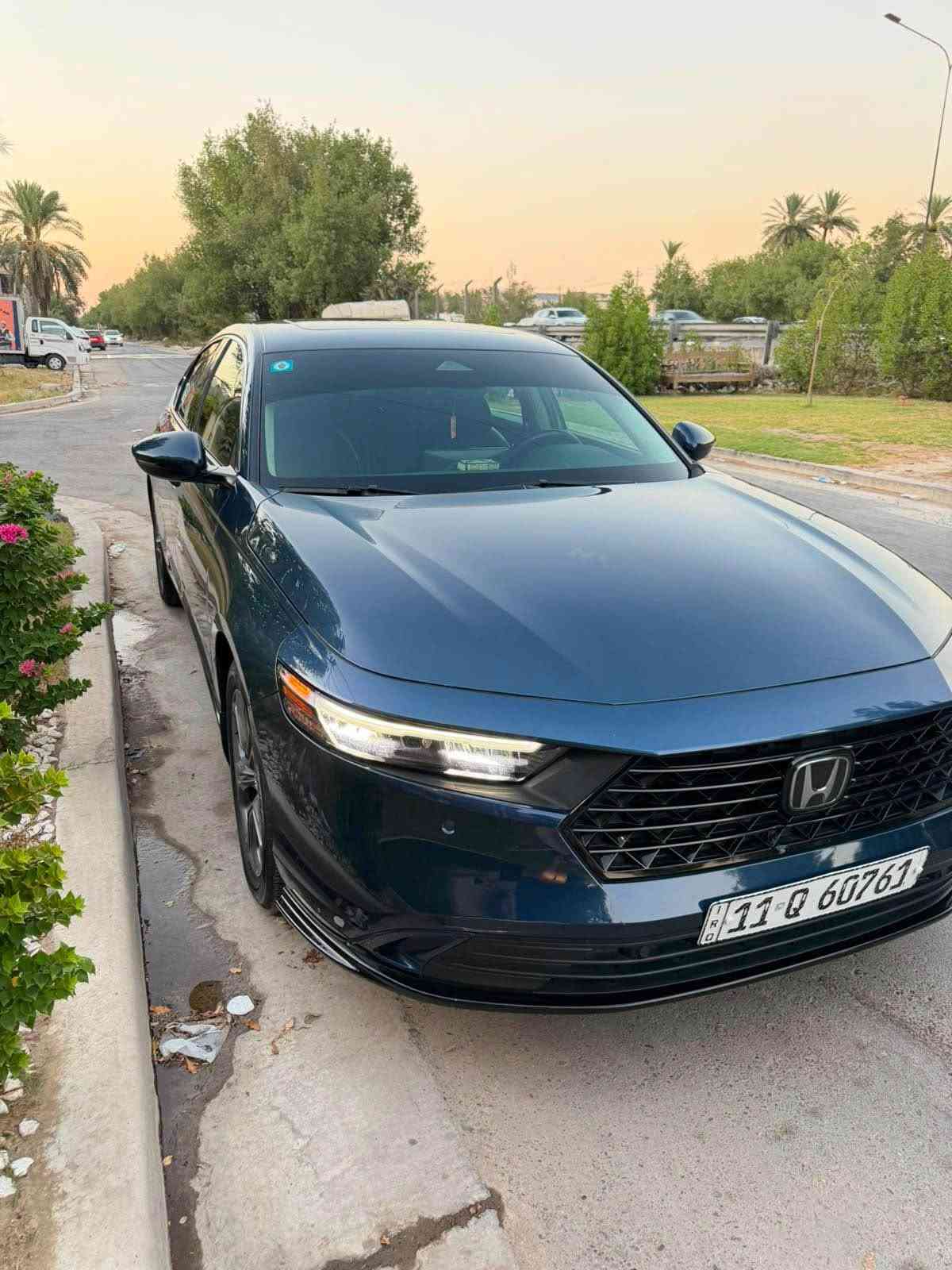 السلام عليكم 

هوندا اكورد 2024 هايبرد EXL 

محرك 4 سلندر 2000 هايبرد

المواصفات :
فتحة سقف
رادارات محيطية كاملة 
كراسي كهرباء 
تشغيل عن بعد 
تحكم ستيرن كامل 
تحديد مسار 
هاند بريك كهربائي
تدفئة كراسي
خزن ميموري 
مقاعد جلد 
شاشة كبيره 
عداد دجتل 
شفتات ستيرن 

الممشى / 15 الف 

الضرر / 
موضح بالصور 
الصندوك والجاملغ قطعتين فقط 
بجم كبس 
بدون ايرباك 

السعر 180$ وبيها مجال للشراي ما اوكف وياكم حبايب
مكان السياره حي الخضراء بغداد 
*********** بغداد, العراق
