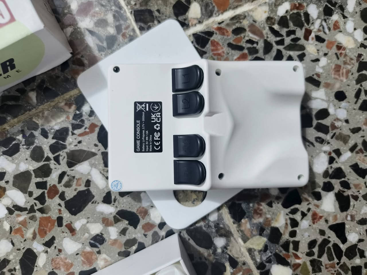 هاذ جهاز كلش حلو وراقي
يشبه النيتندو عباره جهاز محمول بيه ألعاب بلاي  1 + 2 
وبيه العاب الجيل القديم كلش حلو وتكدر تباوع بيه أفلام 
وطك صوره وكلش حلو وتكدر ايضا تنزل بيه ألعاب
بيه العاب مايقارب مليون وانته صاعد من الجيل القديم
السعر 75 وبيه مجال الرقم ***********
