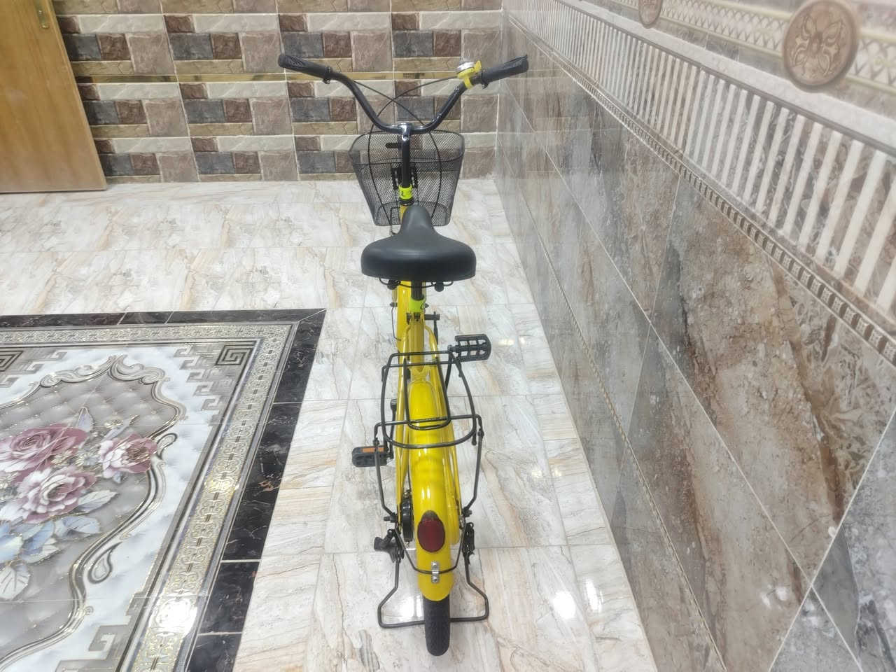 السلام عليكم باسكل للبيع نضيف حيل اخو الجديد حجم 20 شركه سانتوس السعر 100بيه مجال بصيط رقم الهاتف *********** غير متواجد على الفيس
