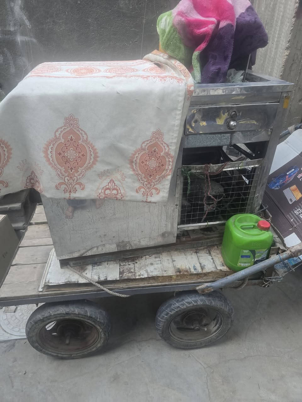 مجمده : ازبري + موطه حجم 60 لتر  ( شرط ضمان العمل )+معا عربانه اربع تايرات السعر [950الف]رقم ***********
