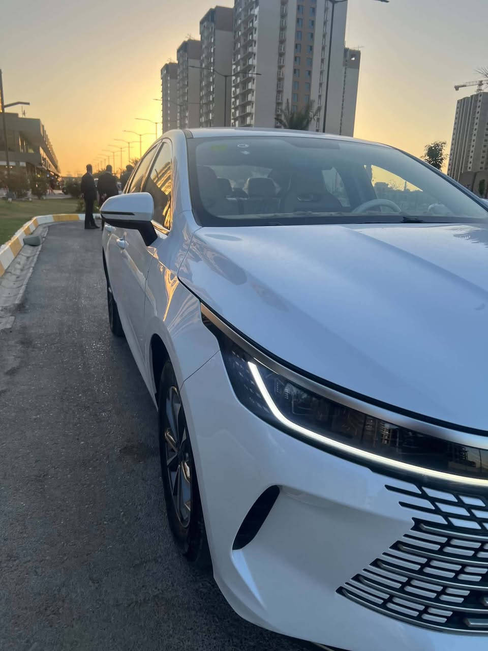 BYD Destrour 2025
السلام عليكم بي واي دي دستروير للبيع
سنة الصنع 2025
سنويه 2030
رقم بغداد انكليزي
كير مكينه مكفول
تبريد فوول 
#
#مواصفات سياره 
كير موس المرغوب
سترين  تحكم عالي ناصي
اشاير بالمري 
بصمه 
كامره امامي وخلفي
ابواب بصمه
شاشه كبيره قلاب
تحكم استيرن
ثلاث انظمة قياده
تحكم تبريد بالستيرن وبشاشه
مثبت سرعه
كشنات جلد رياضي سبورت المرغوب
وبعد بيه مواصفات 

#الملحقات
دوشمة الارضيه جلد 
دوشمة الجنطه جلد
فرشه ع دشبول
شاحن كهربائي 
بم نفخ للتاير + فوم غير مستخدم
اشاره مروريه
الكشن الخلفي مغلف لايلون
ارضيات لون اسود 
غلاف ستيرن خياط لون ابيض الاصلي 

#الملاحظات
سياره بيه ضربه جاملغ الامامي جهة السائق وطارف البنيد بدون دواخل ومصلحه ومعدله 
وبيه بارد يم قبق بانزين مقدار شبر 

سياره ماشيه 41 الف الكلي

#العنوان
بغداد الكرخ حي جهاد 

#رقم الهاتف
***********. بي واتساب

#السعر 18مليون و800الف دينار عراقي

بيه مجال بسيط حك جيه
