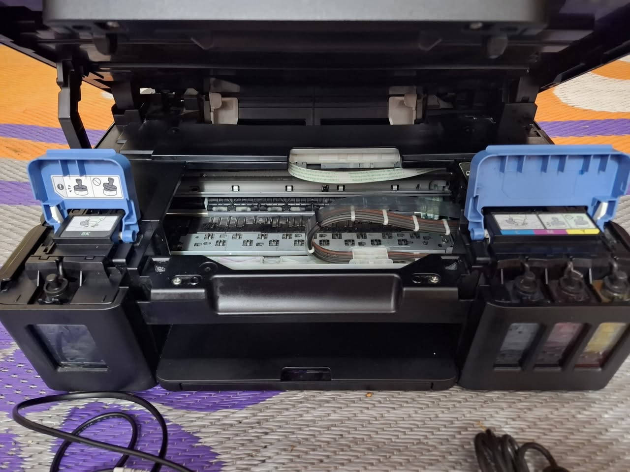 طابعة كانون 🖨 G3411. Wifi جديدة ما مفتوح بيه برغي اطيك بيه ضمان بعدهي بحبر شركة كيبل أغراضه كله موجودة بس تركته فتره يطلع تقطيع بالألوان  تطبع واي فأي Wifi.(طباعة، نسخ، مسح ضوئي) من الموبايل بطريقه التوصالة ستخدام قليل يوجد توصيل اتصال واتساب[***********]
