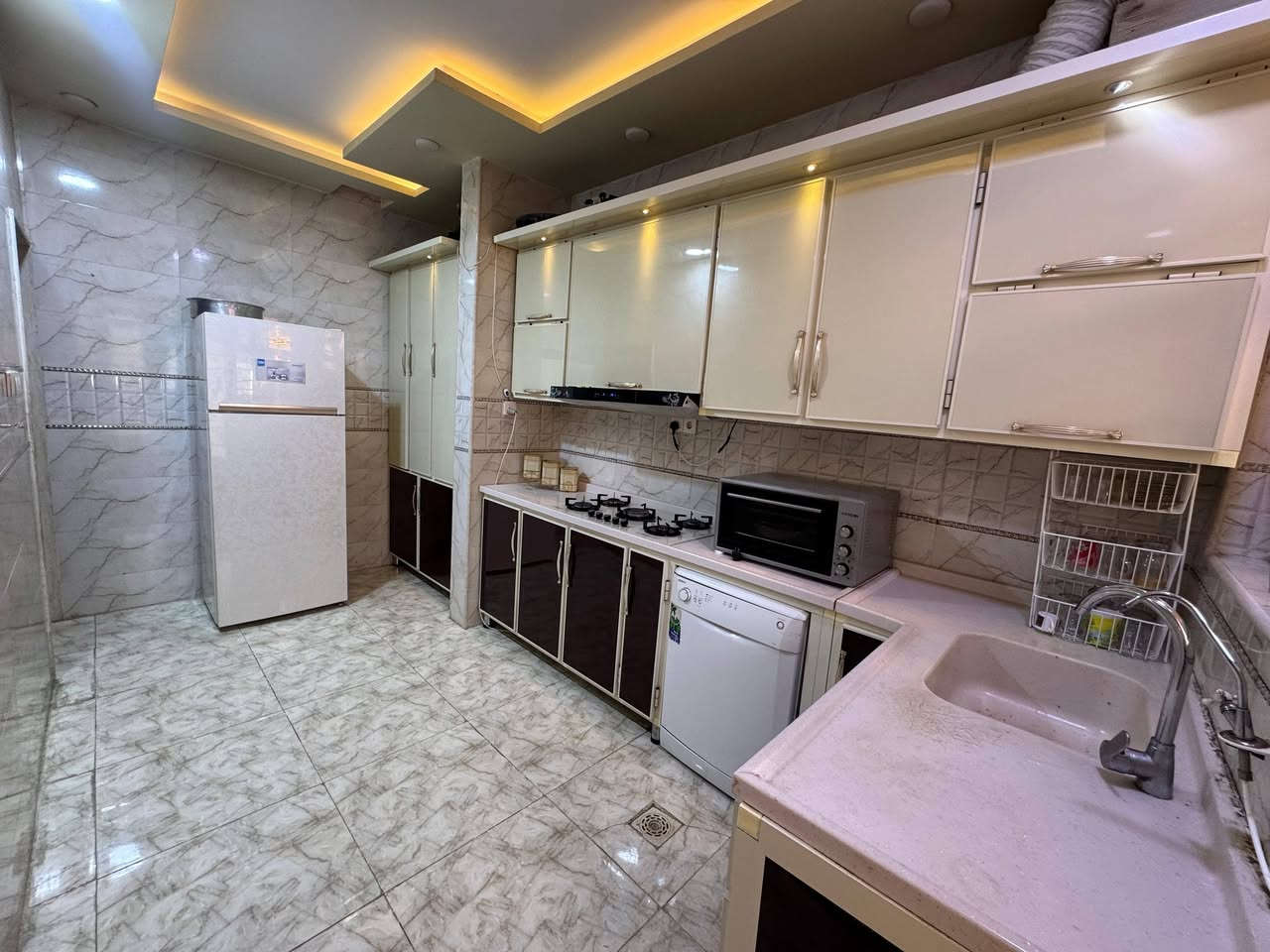 🏡 دار للبيع نقداً او اقساط بسعر مناسب في حي الوليد
المساحة: 120 متر
الواجهة: 6 متر
🏠 عدد الطوابق: طابقين بناء حديث
📍 موقع مميز على شارع 20
🚗 رصيف البيت: 5 أمتار

الطابق الأول:
غرفتين نوم
صالة
استقبال
مطبخ
صحيات داخلية وخارجية

الطابق الثاني:
ثلاث غرف نوم
صالة
صحيات
سطح ناصي

📌 ملاحظة: الصور فقط للطابق الأول

📞للسعر و الاستفسار الاتصال على الرقم أو على الواتساب:
***********
***********
