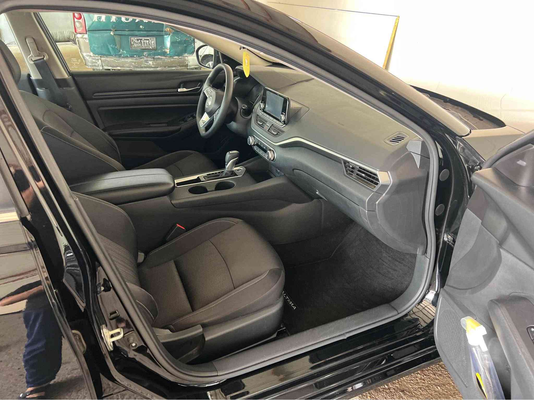 Nissan altima2021
نیسان التیما ۲٠۲۱ 
رەشی قەتران 
سەیارەکە ۱پارجەی سبووخە بەبئ ژۆرئ بئ داخلی داخلی هیج نیە ئیرباک سوکان شان سیستەمە تەزرە کووتی نیە 
سەیارەکە هەموو شتی نوئ بەناو خۆمانە 
لە هەولیرە 
مواسەفات S 
٥۳میل رۆیشتیە 
بۆ زانیاری زیاتر تیل بکە
*********** 
***********
سیارة واحد قتحە سبووخ بدون داخل Singapore
