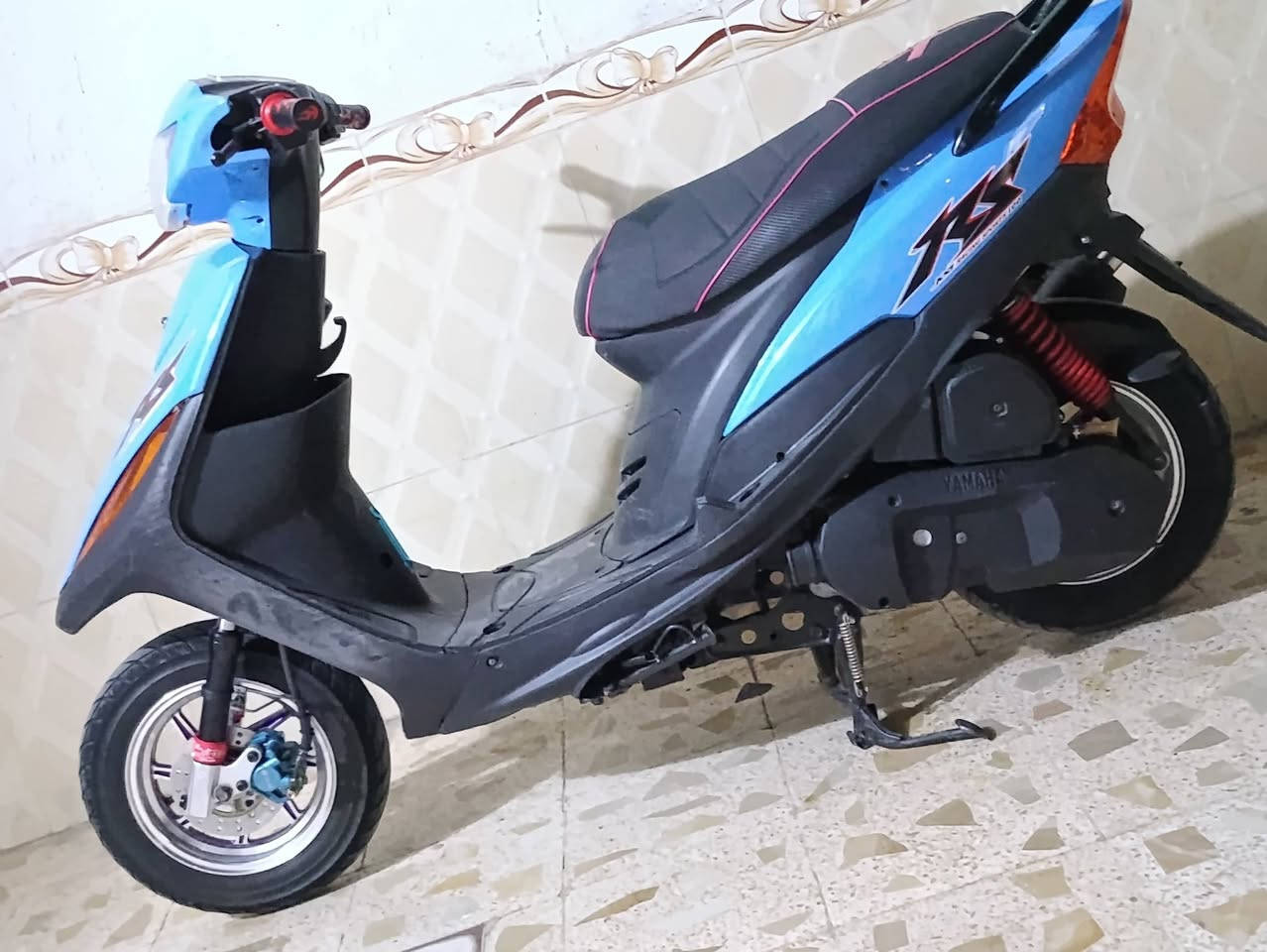 ماكس عدله دراجه مال جناي نضيفه  بمعنى الكلمه جاهزه شلعه ومعدل محرك ما مفتوح صوته ناعم  كلجات بلاديه سلف نكر باتري جديد زوج تايرات جدد
محرك رنبه شرط كارتون دراجه كهرابأيات جاهزه لايت ثلجي عليها ويل كب رياضي وزج دبلات رياضي كفر جديد درجى اولى صالنصه أف أم سوادات جدد اي نقص ما بيها وجماعت لملاح و وليدور كفر بلادي اطلع كبل ما عترف بكفر مشخط وملح 
مكاني ميسان قلعه صالح  سعر 800 وبيها مجال قليل ولمو شراي لا تكسر بسعر
هاتف***********
