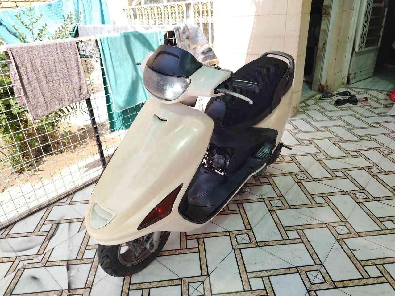 عمي سلام عليكم ورحمة الله وبركاته فراشه خذنها حاويه الله شاهد بقت عندي ٨ اشهر  سويت بيها ولفات وباتري  مالتها كاعد وسيم البريك فالت ..
 البقيه كلشي شغال إشارة هورن  لايت   تايرات جدد واضحه بصوره رايدها ب ٤٠٠ بيها مجال مكاني ديوانية حي العسكري ثالث قرب جامع زين العابدين *********** وتساب لو علق واجيك خاص
