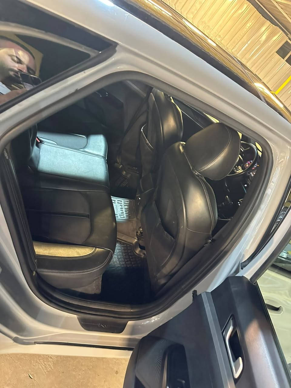 السلام عليكم kia5
موديل 23 جيتي لاين معروف ميحتاج اذكر
محرك 1600 تيربو مواصفات الجيتي لاين معروفه ميحتاج اذكر
السياره  تحويل مباشر. 
ماشيه 68 ميل كير ومكينه كفاله 
السياره ع ايدي مال جناي    
حادثها موضوح بصوره  باميركا قطعه وحده بيهة فقط القطعه الثانيه الباب بالعراق نضربت موضح بسونار 
***********
اقره التفاصيل كامله واقتنع اتصل واني بّــ الخدمه
بالحله موجوده حاليا السياره 
السعر 165 ومجال قليل بيهة
