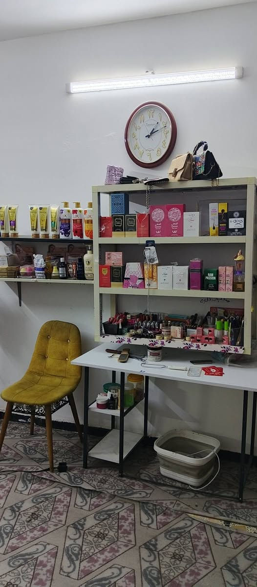 مرايه وميزها 150
رفوف 50 
كرسي كبير 150
مغسله مرمر 125
اغراض اكرلك كامله
 مع ميز اكرلك 150
جهاز تكبيس البثوث 15
للأستفسار ***********
 واتساب
