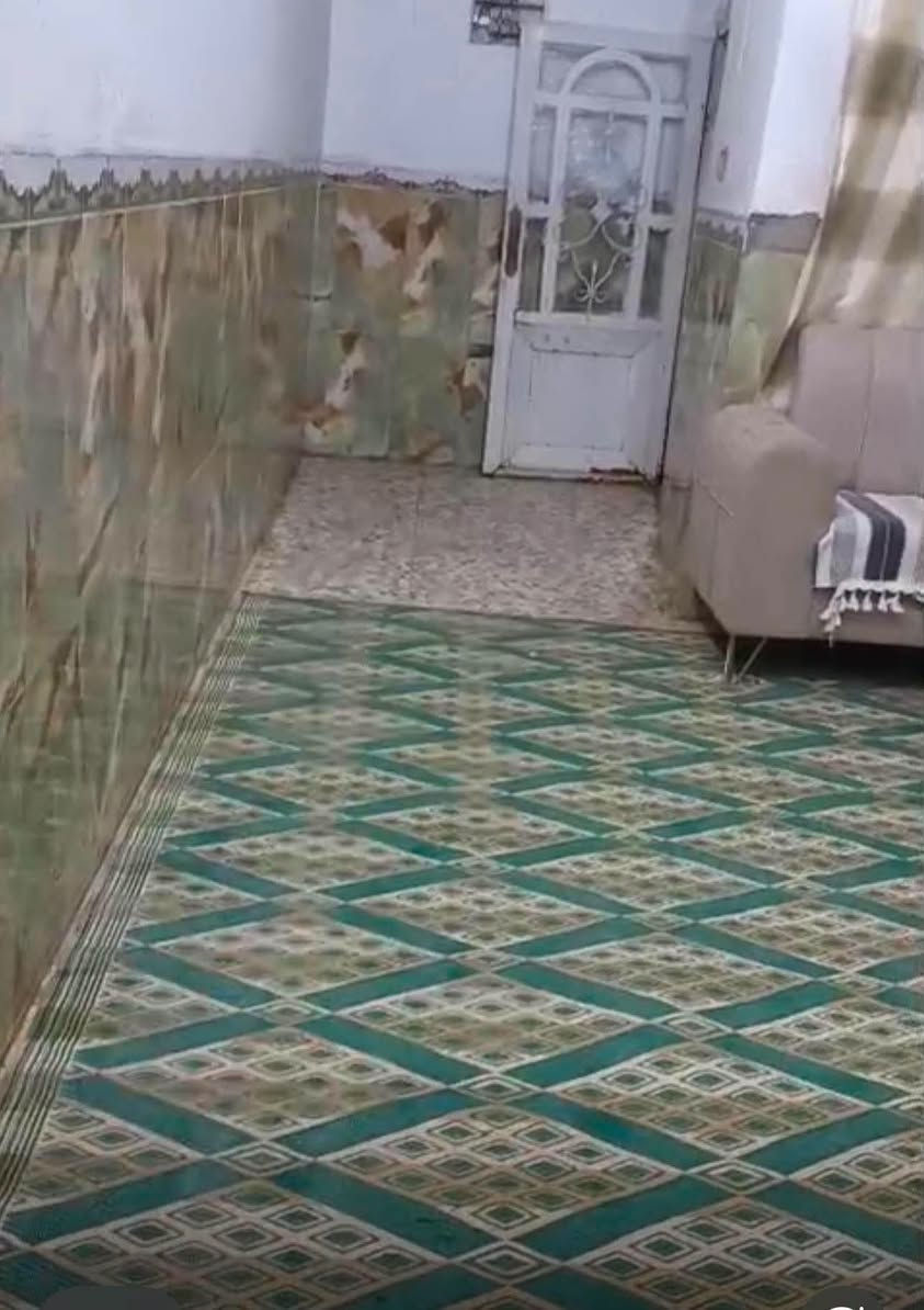 رهن بيت 100 متر بالحولي نهاية شارع 30 الثاني طابق واحد غرفة وصالة ومطبخ واستقبال وصحيات وطارمه كبيرة ب 20 مليون ***********
