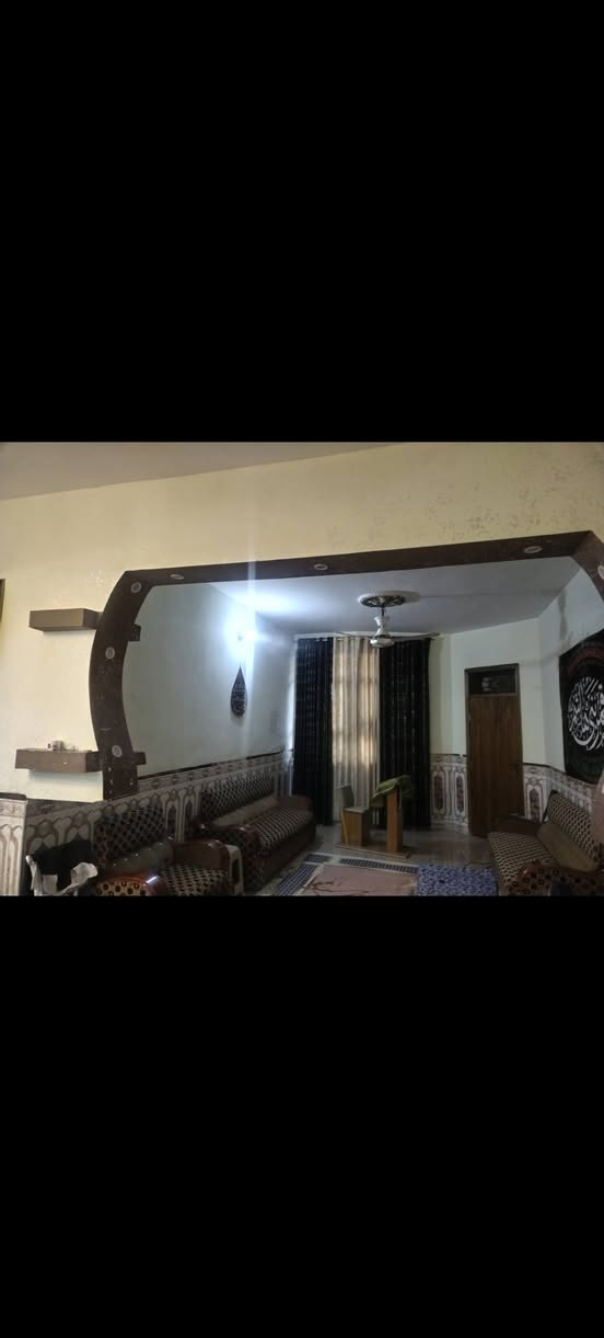 السلام عليكم  بيت للبيع سند 25
الموقع بل فنديه مسافه كيلو تقريباً عن شارع حله بغداد قريب ع تبليط مسافه 25 متر مساحه 550 واجهيه 18 حديقتين البناء طابوق جمهوري والارضيه رفت بيت جهاز ديكورات من جوه ***********
