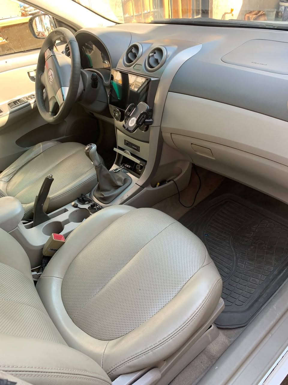 السلام عليكم مراوس بكالوبر او باجيرو مكانها بغداد عندي هاي BYD G3 2013 كير عادي المرغوب سيارة على وضع الشركة باسمي تحويل عنواني بغداد ***********
