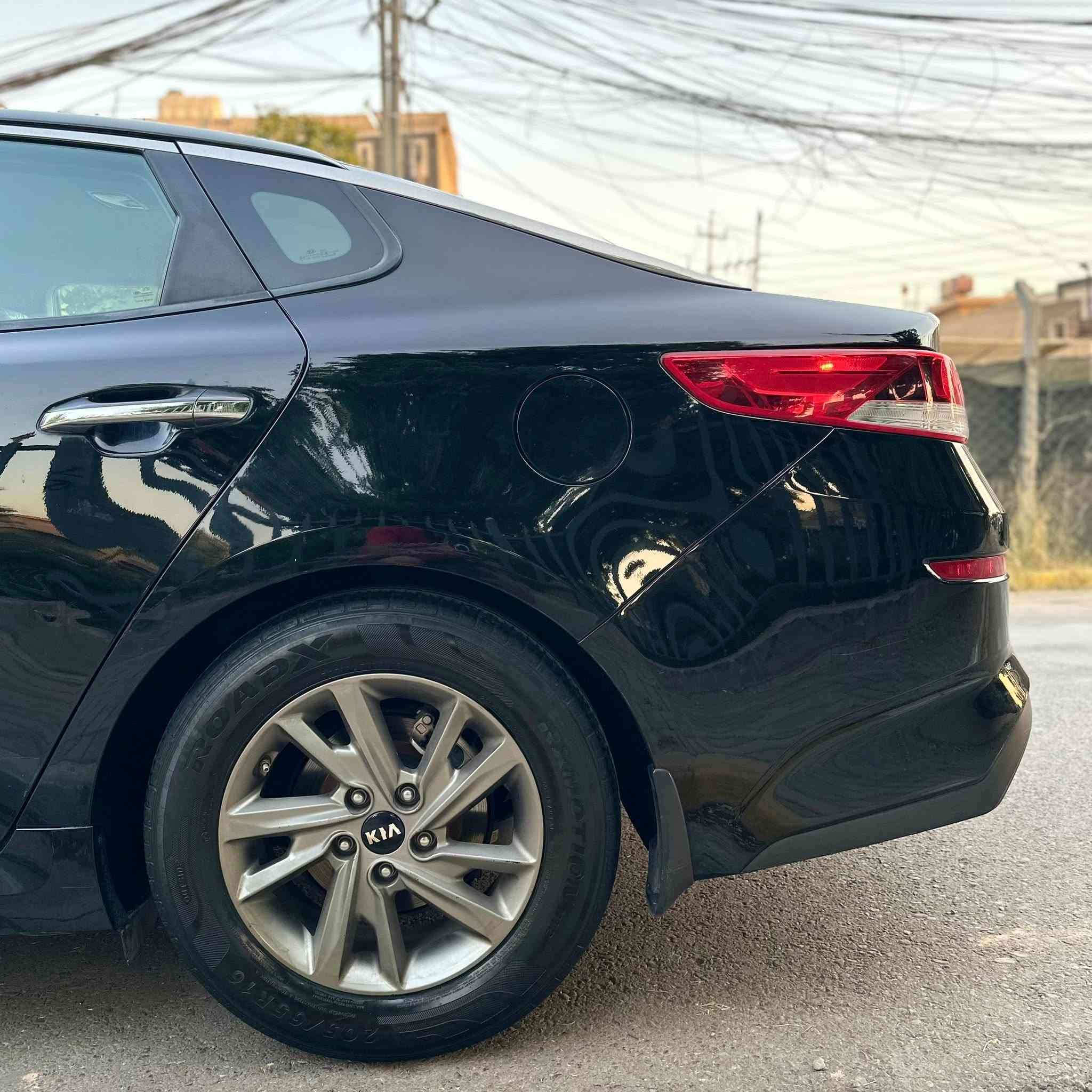 كيا اوبتما ( KIA OBTIMA) 2019 فئة FE
استخدام شخصي على أيد وحده ماشيه 90 الف mi
للبيع او مراوس ب كي فايف او كامري حديث 

الميكانيك 👨‍🔧⚙️
مكينه GDI 2400 كفاله من الفتح و التبخير و التنقيص ولا دوانز بشرط + كير بحاله الوكاله صيانه دوريه كل ٣٠ الف + تبريد ثلاجه + صدر امامي خلفي جديد السياره بدون نقص كامله من كل النواحي 

الضرر 🥊✖️
حادث امريكا فقط جاملغ و بنيد و حافة الباب صبغ جهة السكن لغد معمر فقط بدون شاصي باقي السياره مكفول من الصبغ والبارد 
بدون حالوب بدون جراد شرط الفحص 

المواصفات :
- فول تحكم ستيرن 
- شاشة كبيره تدعم نظام كار بلي 
- كشنات مخمل 
- سكن LED
- اشاير مري 
- رادار امامي
- ثلاث أنظمة قياده (ico-sport-comfort)
- نظام النقطه العمياء بلمري 
- أربعه حساس خلفي
- كامره خلفيه دواره 
- نظام تحديد مسار 
- نظام مانع انزلاق 
- نظام مثبت سرعه 
باقي المواصفات المعروفه 

مكاني بغداد - السيدية 
السعر 107 وبيه مجال بسيط 
للاتصال ***********
واتساب ***********
