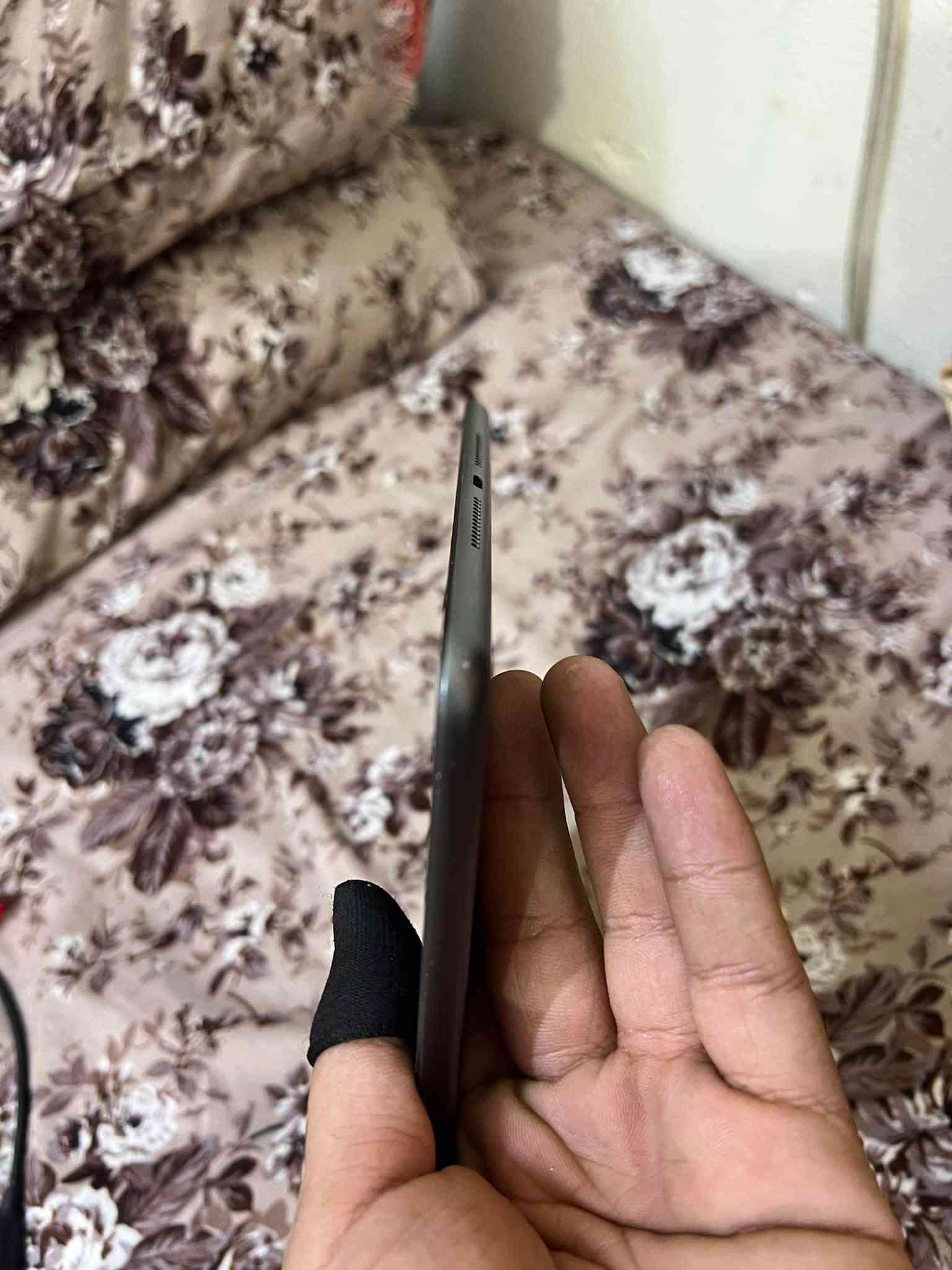 ايباد 9 • جديد • بطاريته زينه