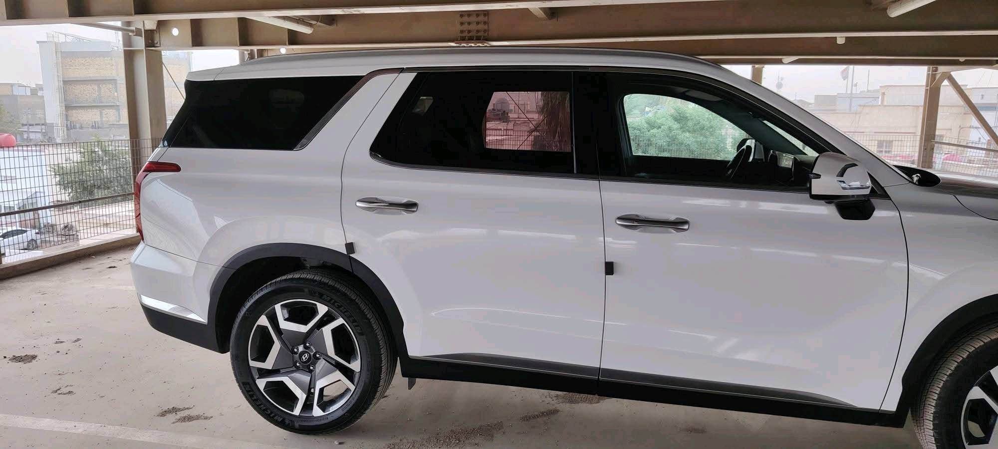 للبيع سيارة هونداي باليسايد 2024 
🚘 Hyundai Palisade 2024
✨ فول مواصفات عدا الفتحة
🛡️ مكفولة
🔢 رقم بغداد
المواصفات: 🔹 تحكم بصمة مع خاصية التقدم والرجوع
🔹 تشغيل عن بُعد
🔹 العداد 20,000 كم فقط
🔹 ترحيب ذكي عند الاقتراب
🔹 سماعات Harman Kardon
🔹 رادارات محيطية من جميع الجهات
🔹 حساسات أمامية وخلفية – 12 حساس
🔹 5 كاميرات مع نظام رؤية 360°
🔹 كراسي Memory
🔹 كراسي جلد أبيض فاخر
🔹 جميع الكراسي كهربائية مع تدفئة وتبريد
🔹 كراسي VIP
🔹 تبريد مركزي أمامي وخلفي بتحكم منفصل
🔹 شفتات تحكم خلف المقود
🔹 مرايا جانبية: هيتر + تعتيم + إضاءة LED عند الاقتراب + رادار جانبي
🔹 صندوق كهربائي شفط، يفتح عند الاقتراب، مع 4 وضعيات للفتح
🔹 محرك 3.8L V6
📞 للاستفسار: ***********
