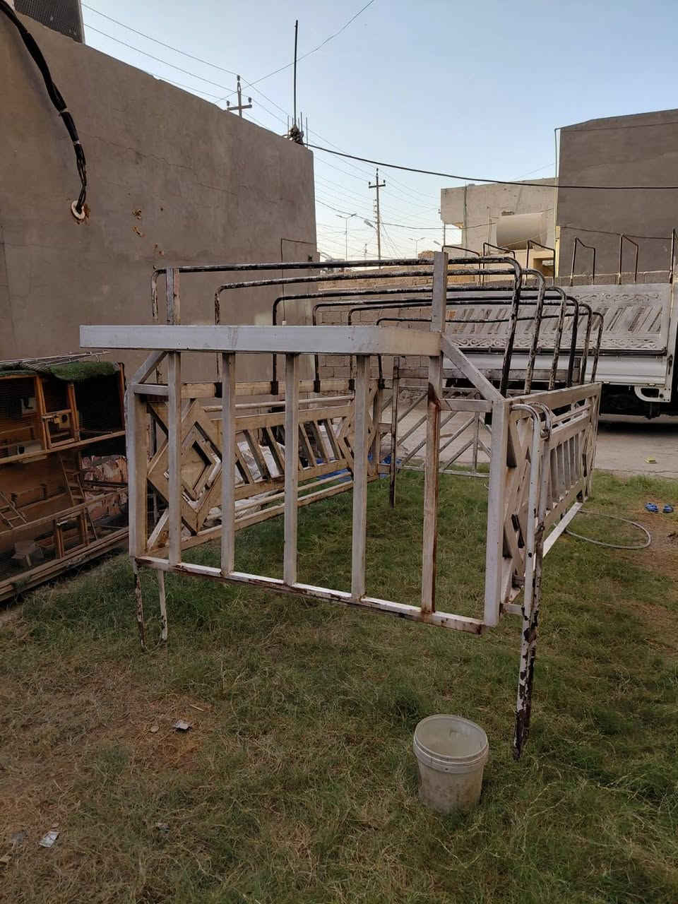 السلام عليكم مكلف بلنشر 
للبيع محجر كيه بنكو نثيه عموشة نضيف 
المكان بغداد الباويه 
للاستفسار الاتصال ***********
