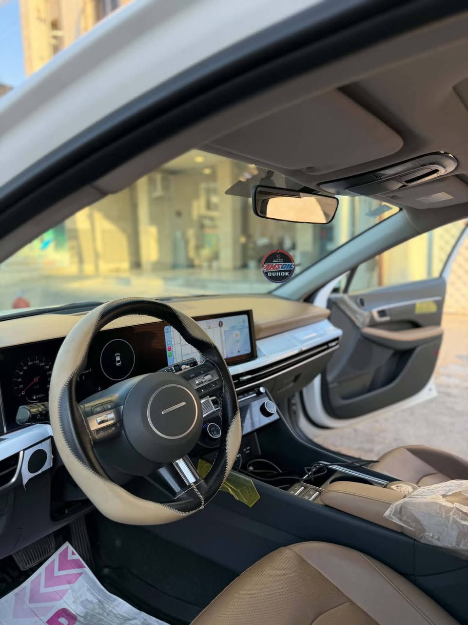 السلام عليكم سوناتا ٢٠٢٤ خليجي هايبرد مكفوله السيارة جديده ماشيه ٣٧تشغيل عن بعدبانورامافول مواصفاترقمي رقمي ***********
