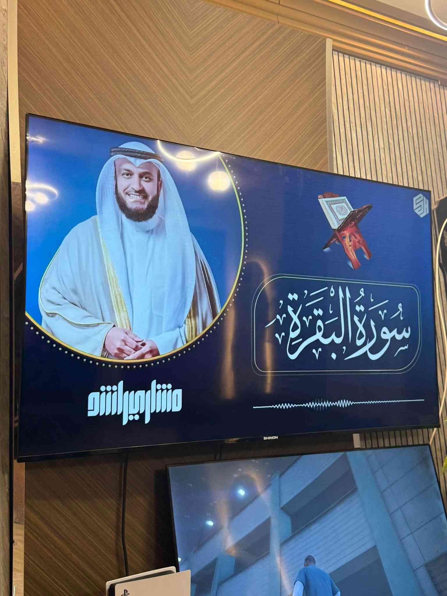 تخم تركي سرير ٨ مقعد 
وشاشه شنون حجم ٧٠ 
شاشه سوني حجم ٥٠

مكاني سيديه 
***********
