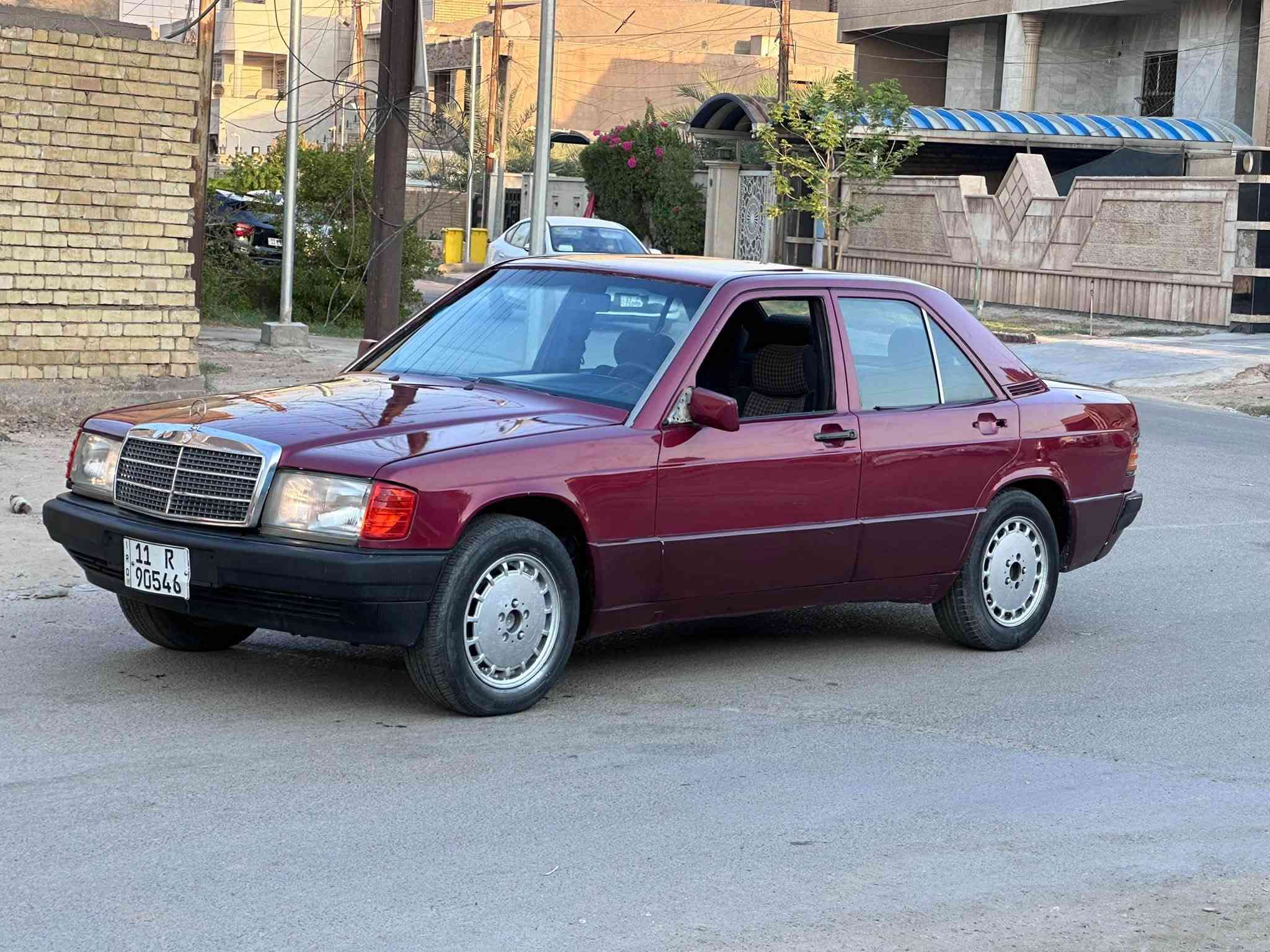 سلام عليكم 
للبيع مارسيدس ١٩٠ طيارين موديل ١٩٩٢ فول مواصفات 

السياره محرك كاز بلازي ٥ سلندر سوبر جارج طياره بل مشي

سياره قتصاديه كلش وما بيها اي صرفيات ونشطه كلش وسريعه

كير اوتماتك محرك وكير جدد مكفولات صدرين جدد تراي صفر

رقم بغداد الدولي شرط التحويل سنويه جديده هزه جديده 

صبغ عام جماليه بدون اي ضرر او تعمير او خياس فقط رش ￼

سياره حلوه مال جني ومال بيت ما متعوبه وكلش قتصاديه

السعر46 ورقه وبي مجال للشراي العنوان بغداد حي الخضراء

*********** ممتواجد ع النت الي يحب يتصل

