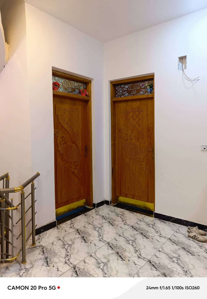 البيت للبيع مساحه 150 بي اربع غرف وصحيات اربعه واستقبال وصالتين  الموقع الرفاعي منطقه حي العمال يم قطاع الصحي الاستفسار ***********
