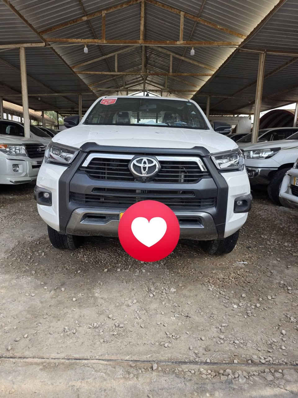 هايلكس • ٢٠٢٥ • ماشيه ١٤ ألف