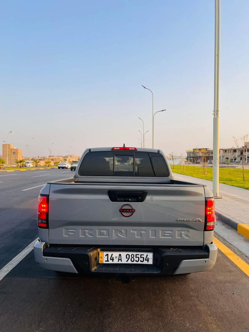 السلام عليكم  سياره بيكم نيسان Frontier موديل 2022 لون سمنتي الفئه pro_x4 السياره  ماشية 127 كيلو  السيارة وارد امريكي طاك بيها ايرباك الاستربن وبردات راجع سستم  حادثها جان جاملغ الامامي يم جهة السايق  السيارة فول مواصفات سعة المحرك 3800 6 سلندر 
رقم السيارة بصرة 
📍 الموقع البصرة / الطويسة
للاستفسار الاتصال على الرقم
***********
