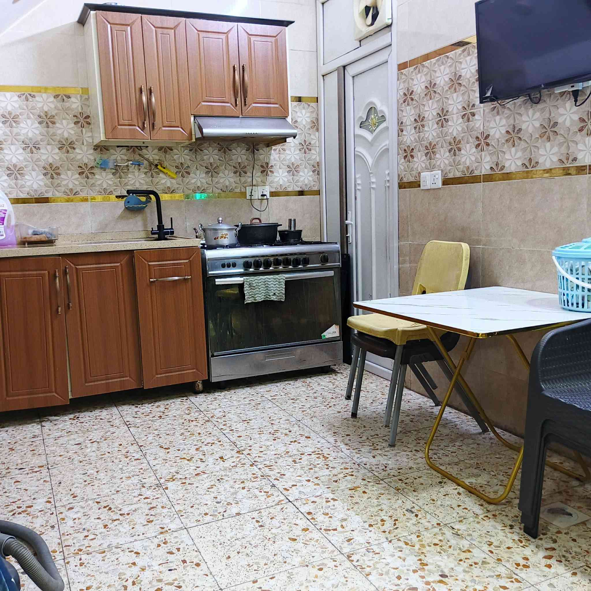 بيت للبيع سند 25طابو زراعي في سبع ابكار  مقابيل مجمع العبدالله الطبي قرب توت الاحمر  بشارع مشتل عايد اول فرع قريب علئ شارع العام جدا مساحة البيت 70متر واجهة 5 نزال 14 يتكون البيت
عدد الغرف 5 
عدد طوابق 3  
الغرف علئ الوجه مساحتهة 5 في 4
الغرف الصغيرة 3في 4
يوجد مدخلين للبيت
طابق الارضي يحتوي علئ ستقبال ومطبخ وغرفة نوم وحمام وترك
طابق الثاني غرفتان نوم وحمام
طابق ثالث غرفتان نوم وحمام
وبيتونة وسطحين بيت بناء حديث  بناء سنة 2021 للاستفسار اكثر اتصل علئ رقم  ***********
-------عرض شارع 10متر ------
