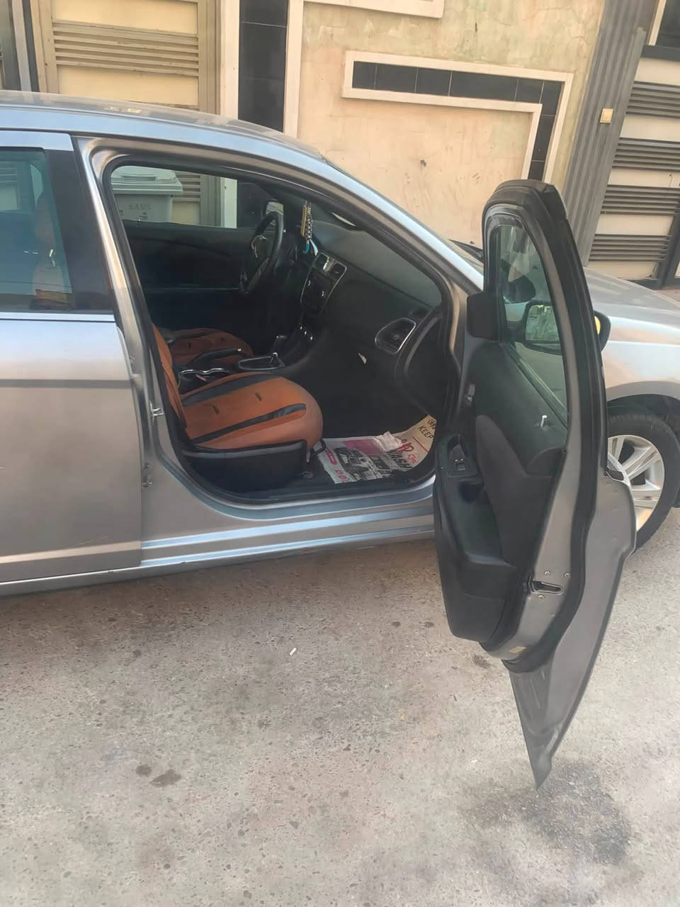 سلام عليكم سي200 كلايسر موديل14 محرك 6 سلندر نفس محرك جارجر 3600 محرك خيرمن الله لاتبخير ولاتنقيص كير خير من الله صدر امامي وخلفي جيد جدا تبريد ثلج تخم تاير رقم بغداد وباسمي السعر 65 التصال *********** العنوان بغداد

