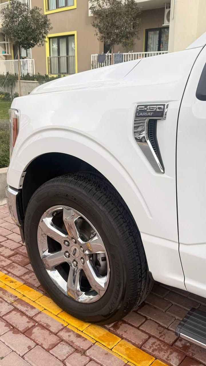 الي يدور جديد يجي هنا
فورد f150 موديل 2023 لاريات محرك 2700 توين تيربو رقم سليمانيه ماشيه 100 الف كيلو 

السياره اخت الكلين بيها شبر واحد فقط صبغ بالباب خلف السايق وصبغ درجه اولى ما يبين شعره عدا هذا الشي بعد شخط ماكو من الدعاميه للدعاميه 

السياره شكد ما اكللكم جديده قليل بحقها ما بيها نقص برغي والي ياخذها الف عافيه علي ما يصرف عليها ولا دينار 

قبل اسبوع مسويلها ادامه كامله تبديل دهن كير ودهن فور ويل ودهن بريك ودهن اكسل امامي واكسل خلفي ودهن محرك 

مواصفاتها معروفه فول عدا البانوراما كشن جلد تدفئه تبريد وكير طياره ورادارات ودوسة كهرباء وبقية مواصفات اللاريات معروفه 

السعر 380 وبيها مجال بسيط 

البيع نقد او مراوس برابتر 23 وفوك كلين تكون 

جماعة الشدعوه دشوفكم 😀

سيارتي هاي كلين ما ماشيه عالقماره ولا ماكله دقلات وبجم ولتجي ادكلي لكيت هيج سياره لان حكلك انت مو شراي ومراح تاخذ لا هاي ولا ذيج انت قياساتك السيارات المهجومه  

الشراي يتصل عالرقم 

مكان السياره ديالى وسليمانيه 

***********
