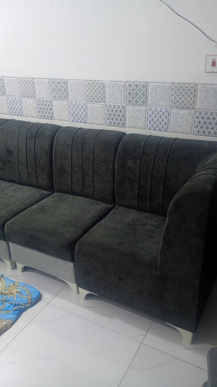 البيع بلكوت زين القوس شارع المواكب 
سعر ٣٠٠ وبي مجال 
مستعجل ع بيع 
***********
