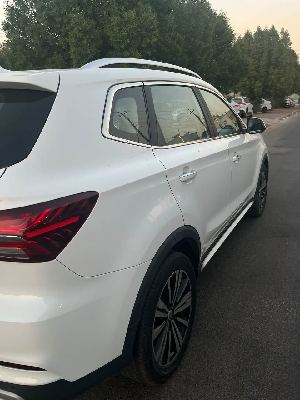 Mg rx5 
موديل 2021
ماشية 71000 كيلو
مابيها أي ضرر ولا حادث فقط چاملغ ايسر شبر بارد 
حدادية صدر جديدة وسنوية جديدة وارقام انگليزي جديدة هذا الشهر طلعتهن
تبريد ثلج+مابيها أي رصعه 
(المحرك 2000cc تيربو)
السعر 115$ وبيها مجال لليجي يشوفها
***********
موجود واتساب للاستفسار
