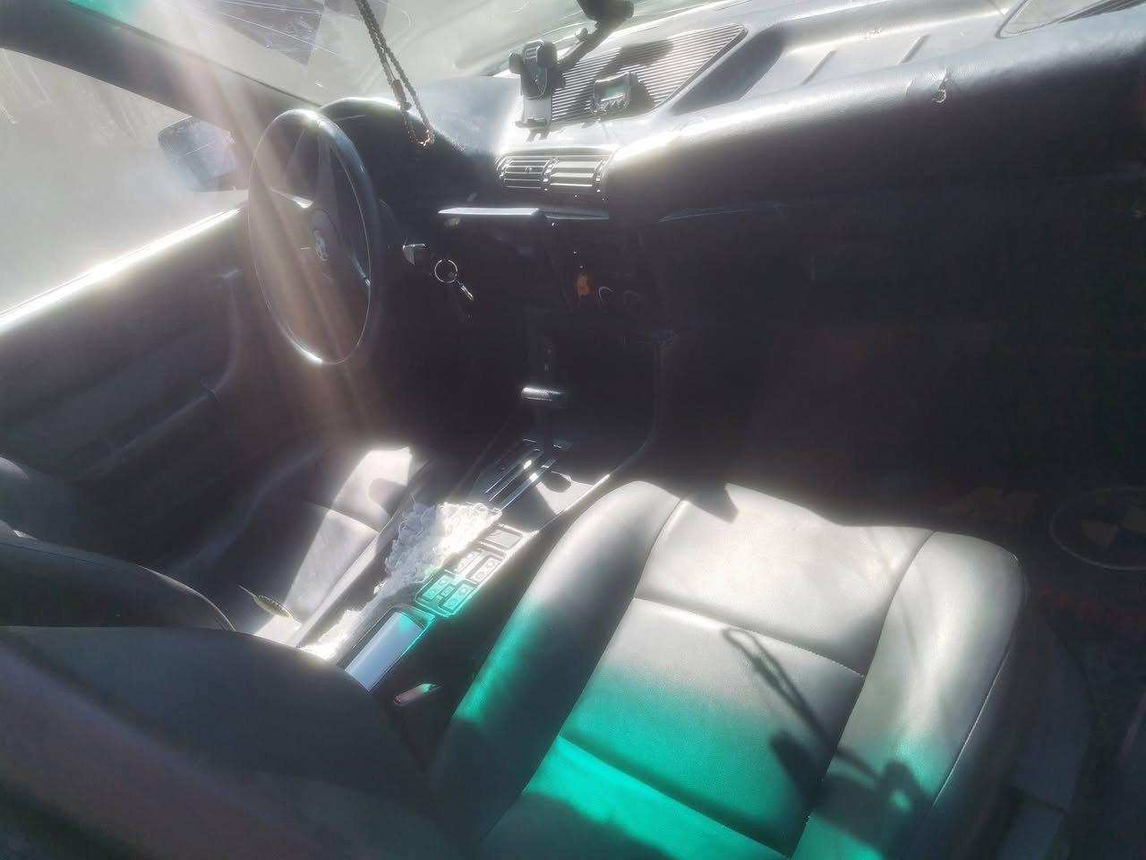 BMW 535مكينه مفتوح
سياره نظيفه باتري جديد صبغ حزام جماليه صاحبها شرعي موجود بس يحول سياره موجوده حي لاتتصار
***********  سعرها 40 بيها مجال
