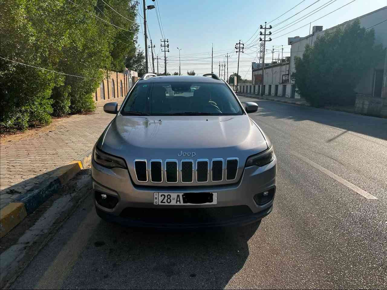 جيب شيروكي(بزون) لاتتيود 2019 وارد امريكي حادث خلفي ( باب وجاملغ الخلفي جهة اليسار خلف السائق) رقم نجف ماشية 142000 كم 
محرك 4 سلندر 2400 
سايد بريك بصمة
كاميرا خلفيه 
ويل كب 18
لايت زينون مع كشفات نهاريه
السعر 120$
***********
